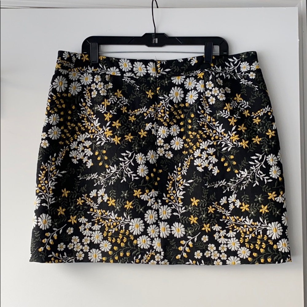Loft Outlet Floral Mini Skirt Size 16 - Picture 2 of 6